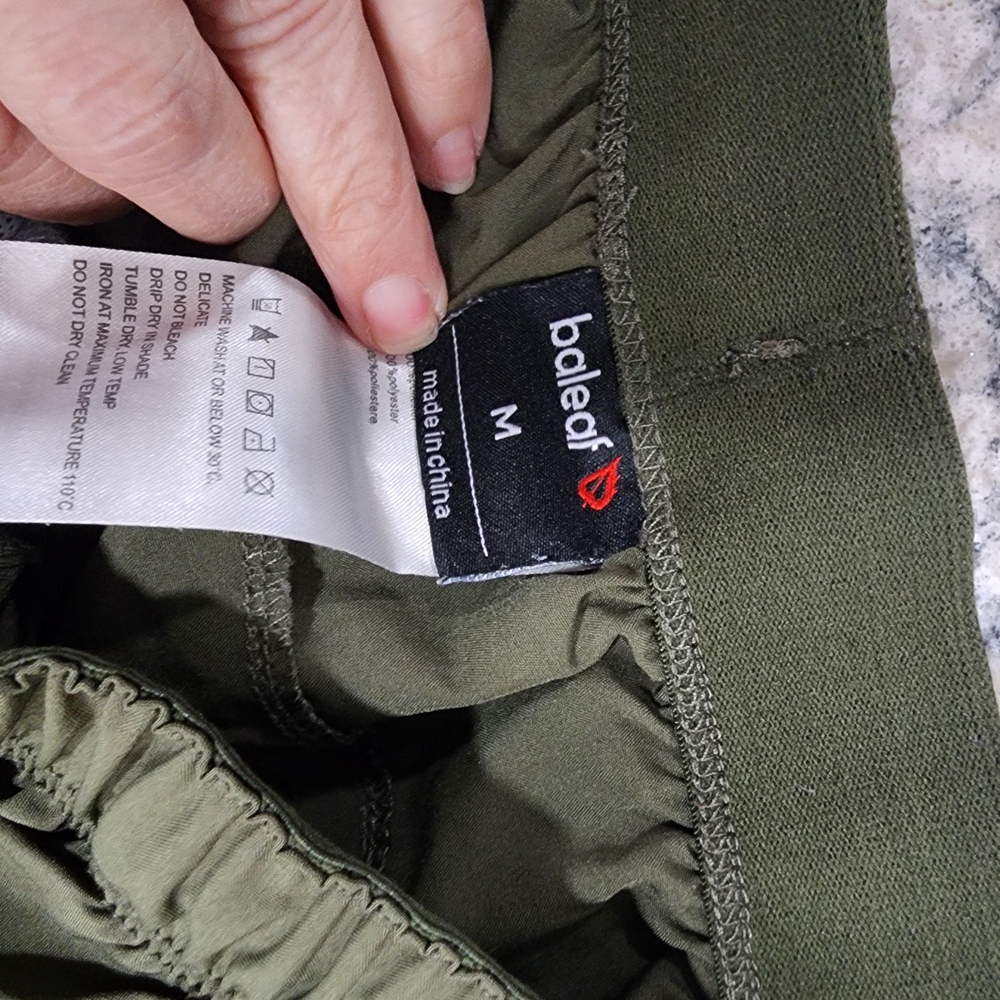 baleaf Olive Green Lightweight Cargo Joggers - Picture 9 of 13